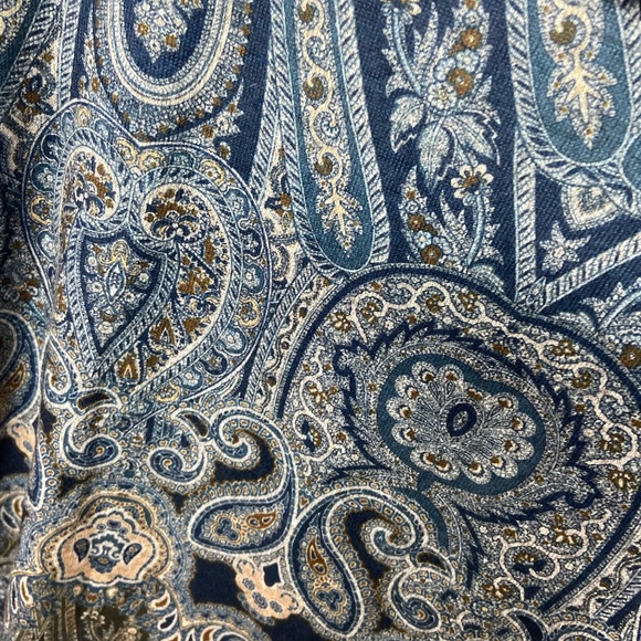 ONE WORLD Blue and Cream Paisley Top - Picture 6 of 6